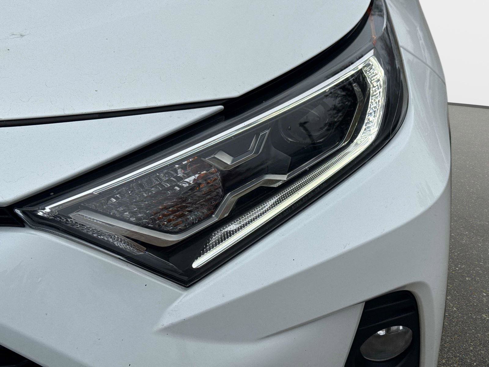 Used 2021 Toyota RAV4 XLE image 10