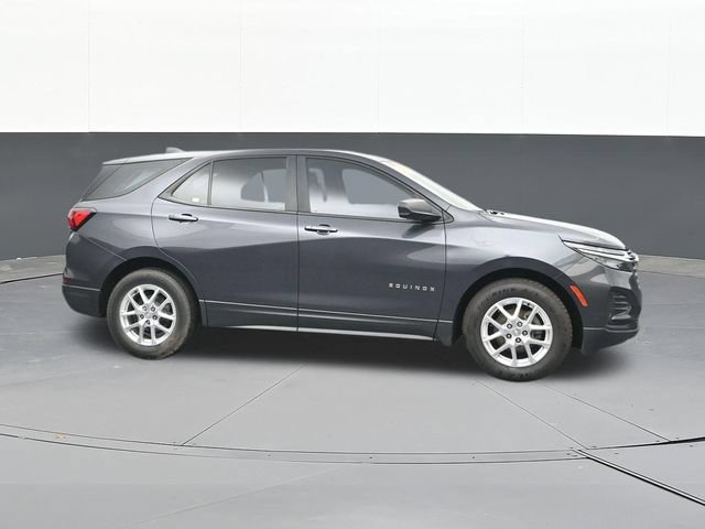 Used 2022 Chevrolet Equinox LS w/ Driver Confidence II Package FWD image 17