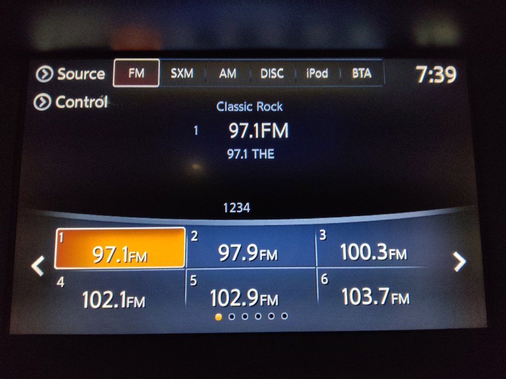 Used 2020 Nissan Pathfinder SV image 25