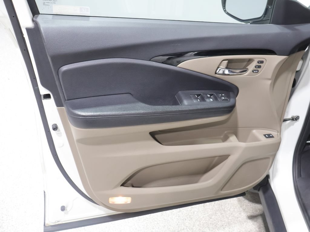 Used 2017 Honda Pilot Touring image 13