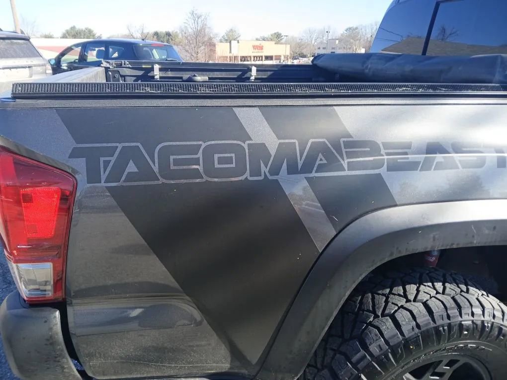 Used 2017 Toyota Tacoma TRD Off-Road w/ Tow Package (A/T) image 30