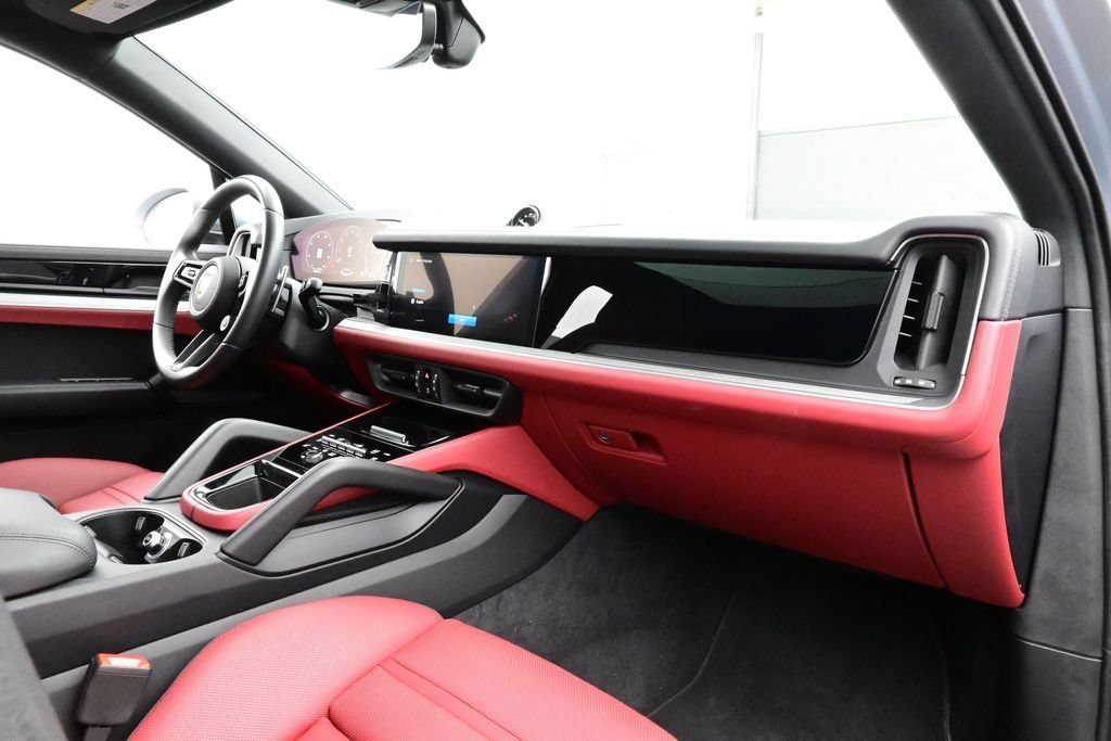 Certified 2025 Porsche Cayenne Coupe AWD/4WD image 19