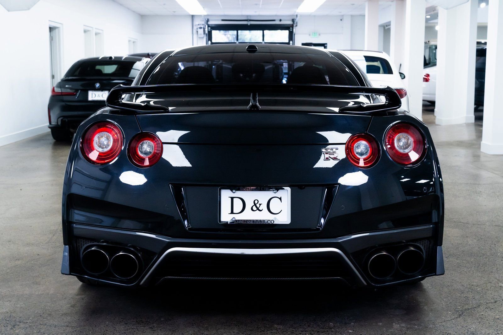 Used 2017 Nissan GT-R Premium w/ Premium Interior Package image 5