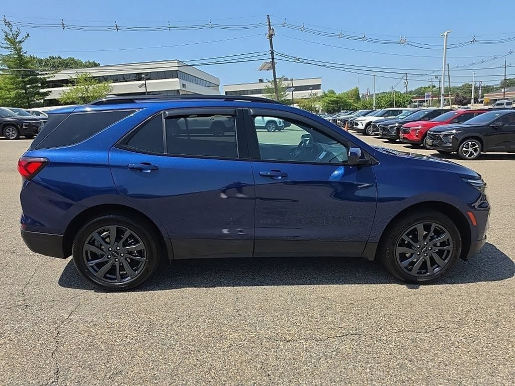 Used 2023 Chevrolet Equinox RS AWD/4WD image 2