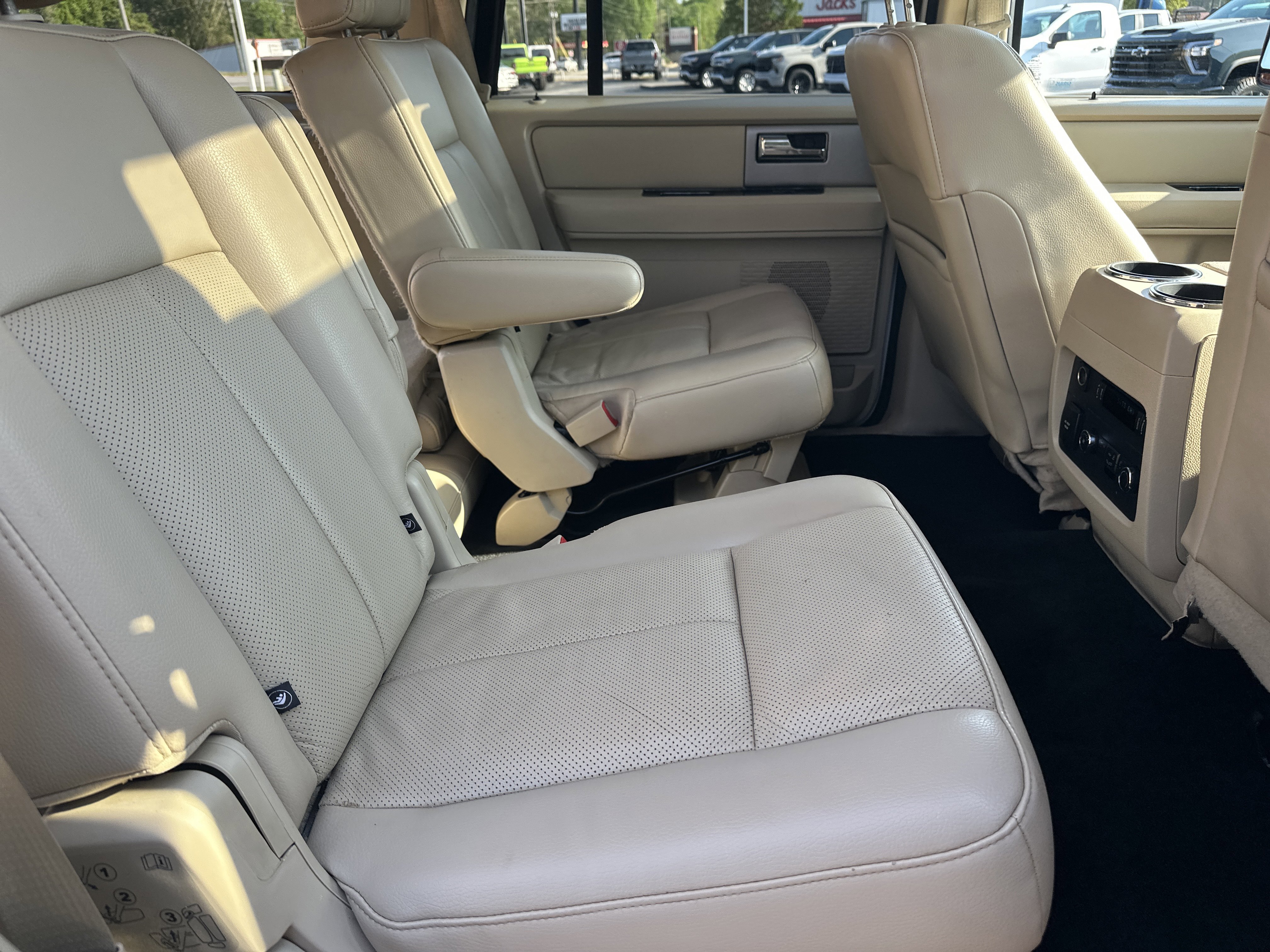 Used 2017 Ford Expedition Limited w/ Equipment Group 301A RWD image 16