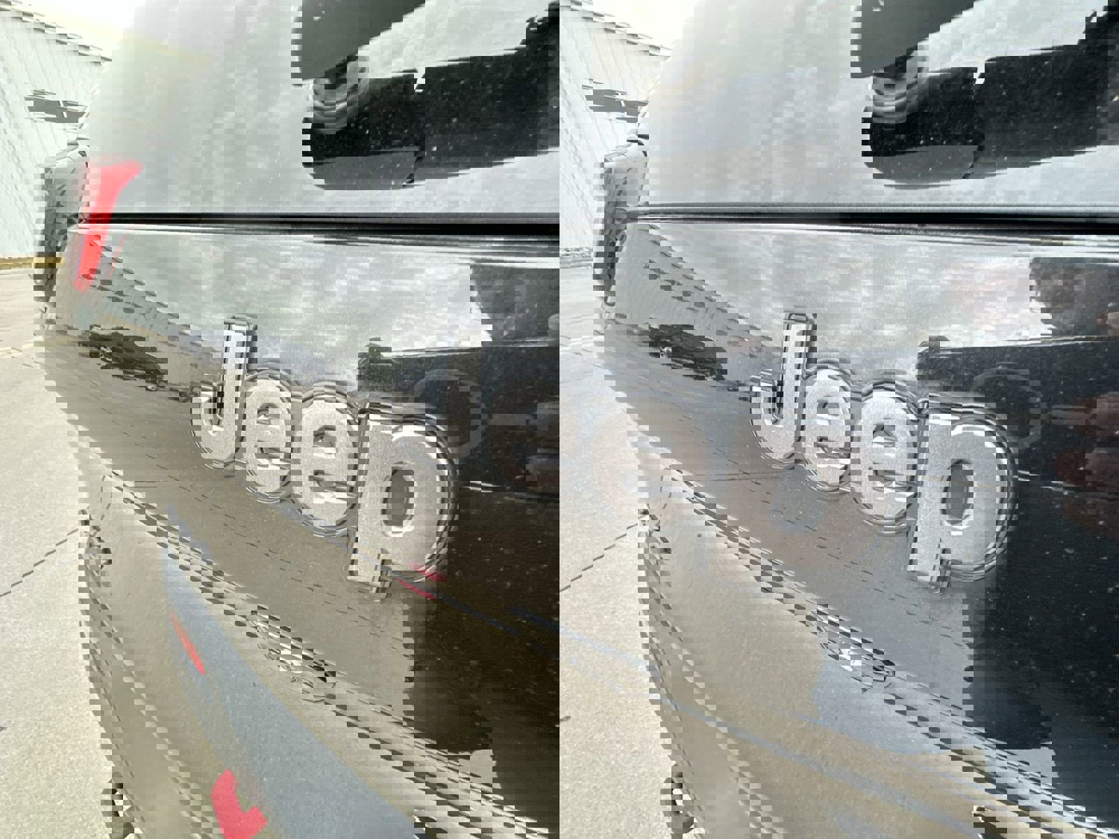 Used 2015 Jeep Cherokee Trailhawk w/ Comfort/Convenience Group AWD/4WD image 31