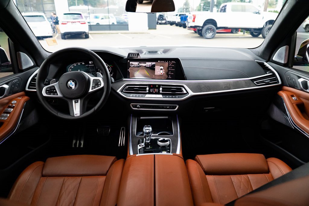 Used 2022 BMW X7 M50i image 9