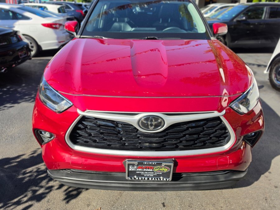 Used 2021 Toyota Highlander XLE AWD/4WD image 6