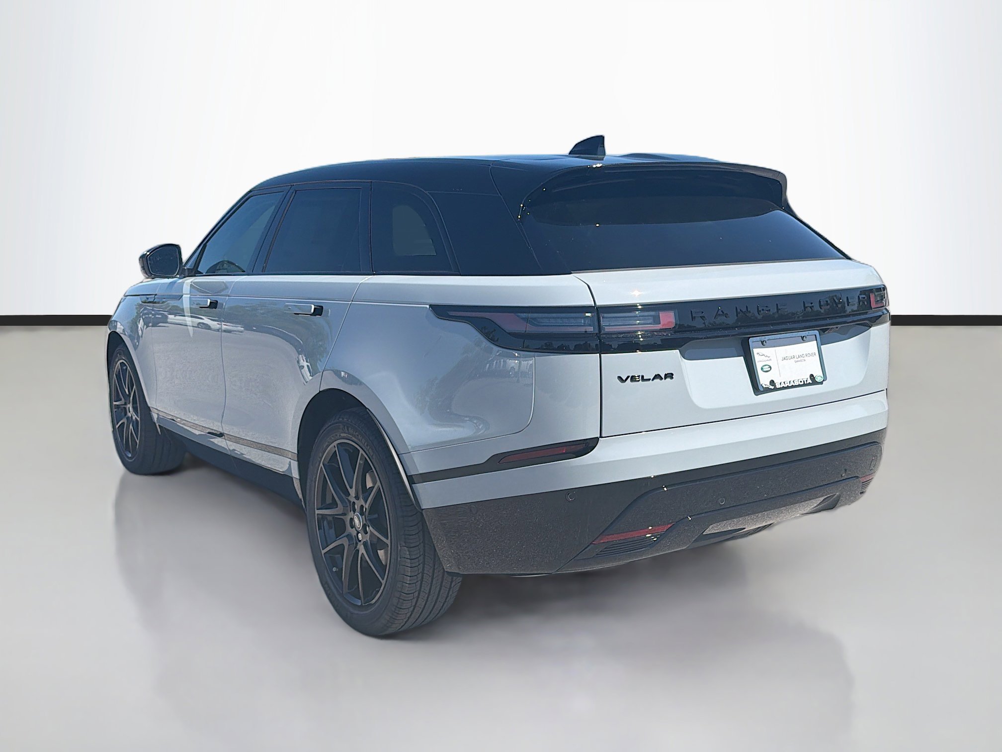 New 2026 Land Rover Range Rover Velar Dynamic SE image 3