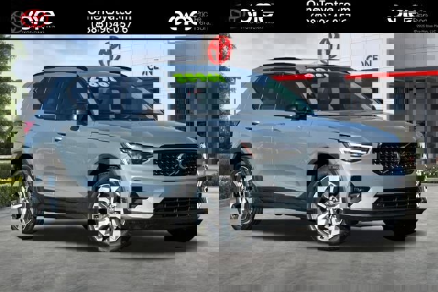 Used 2023 Volvo XC40 B4 Ultimate image 1