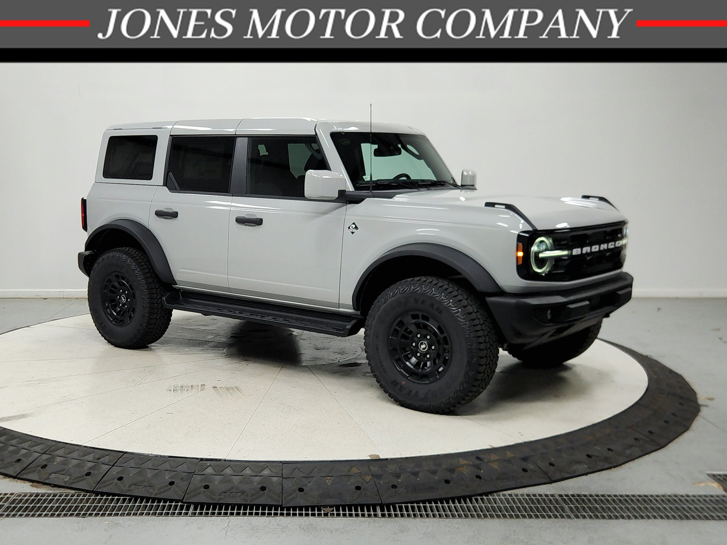 New 2026 Ford Bronco Outer Banks w/ Sasquatch Package