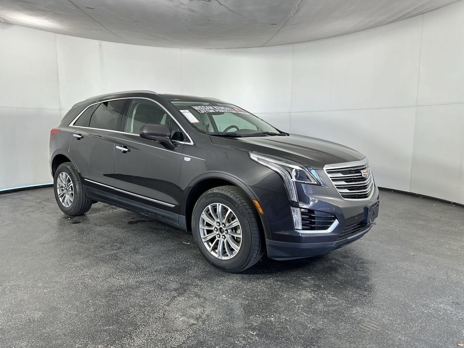 Used 2017 Cadillac XT5 Luxury w/ Driver Awareness Package image 3