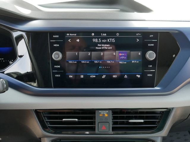 Certified 2023 Volkswagen Taos SE w/ Panoramic Sunroof Package AWD/4WD image 28