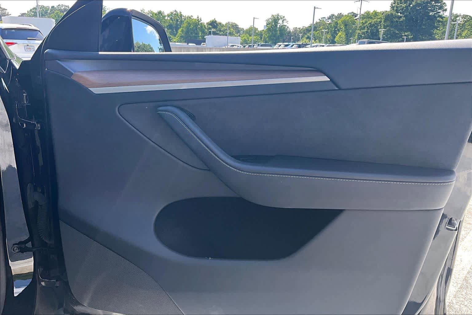 Used 2024 Tesla Model Y Long Range AWD/4WD image 21