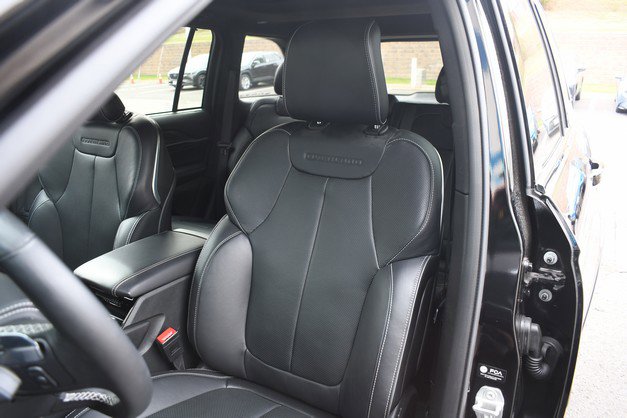 Used 2024 Jeep Grand Cherokee Overland w/ Advanced Protech Group III image 17