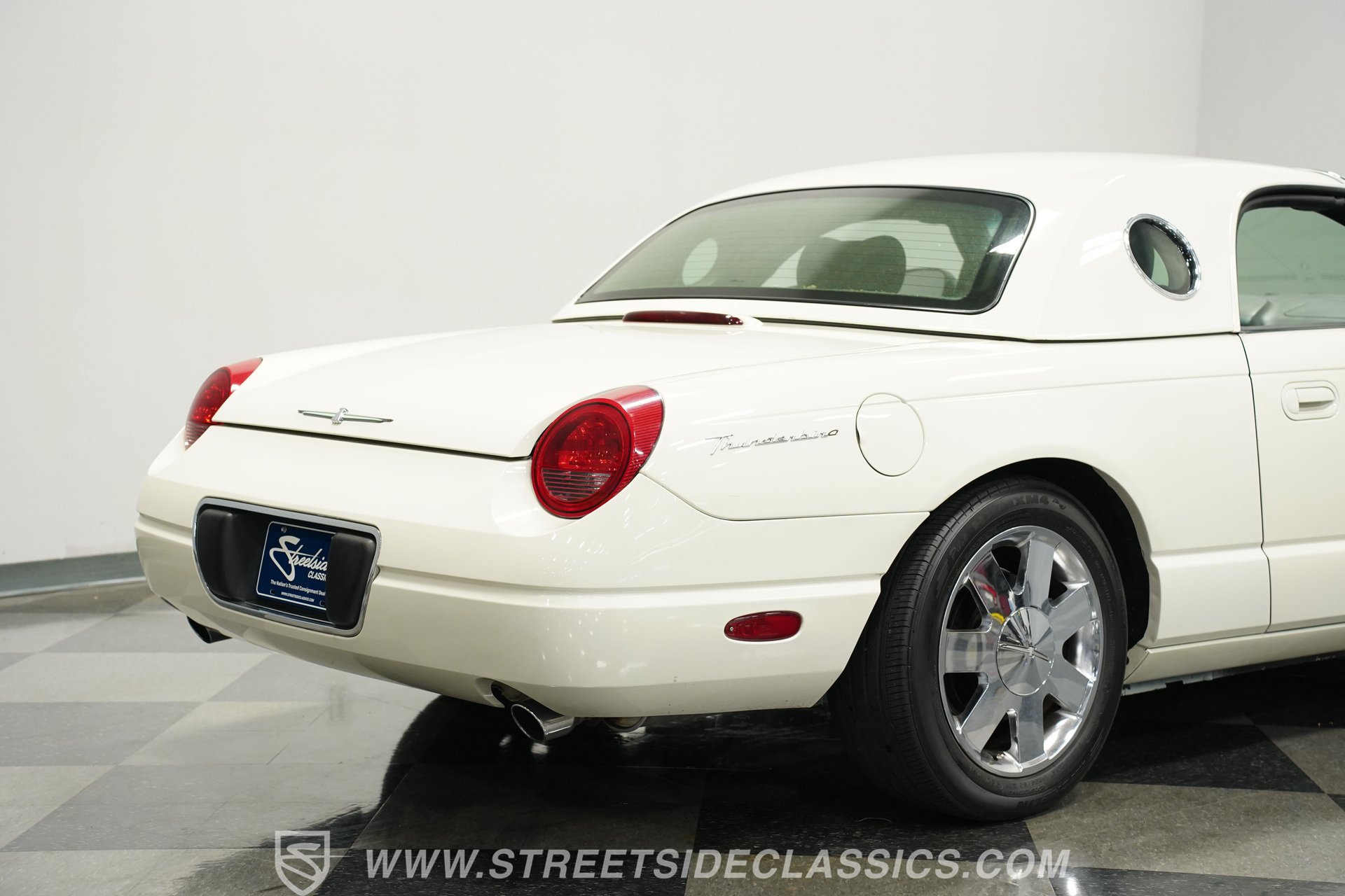 Used 2002 Ford Thunderbird image 25