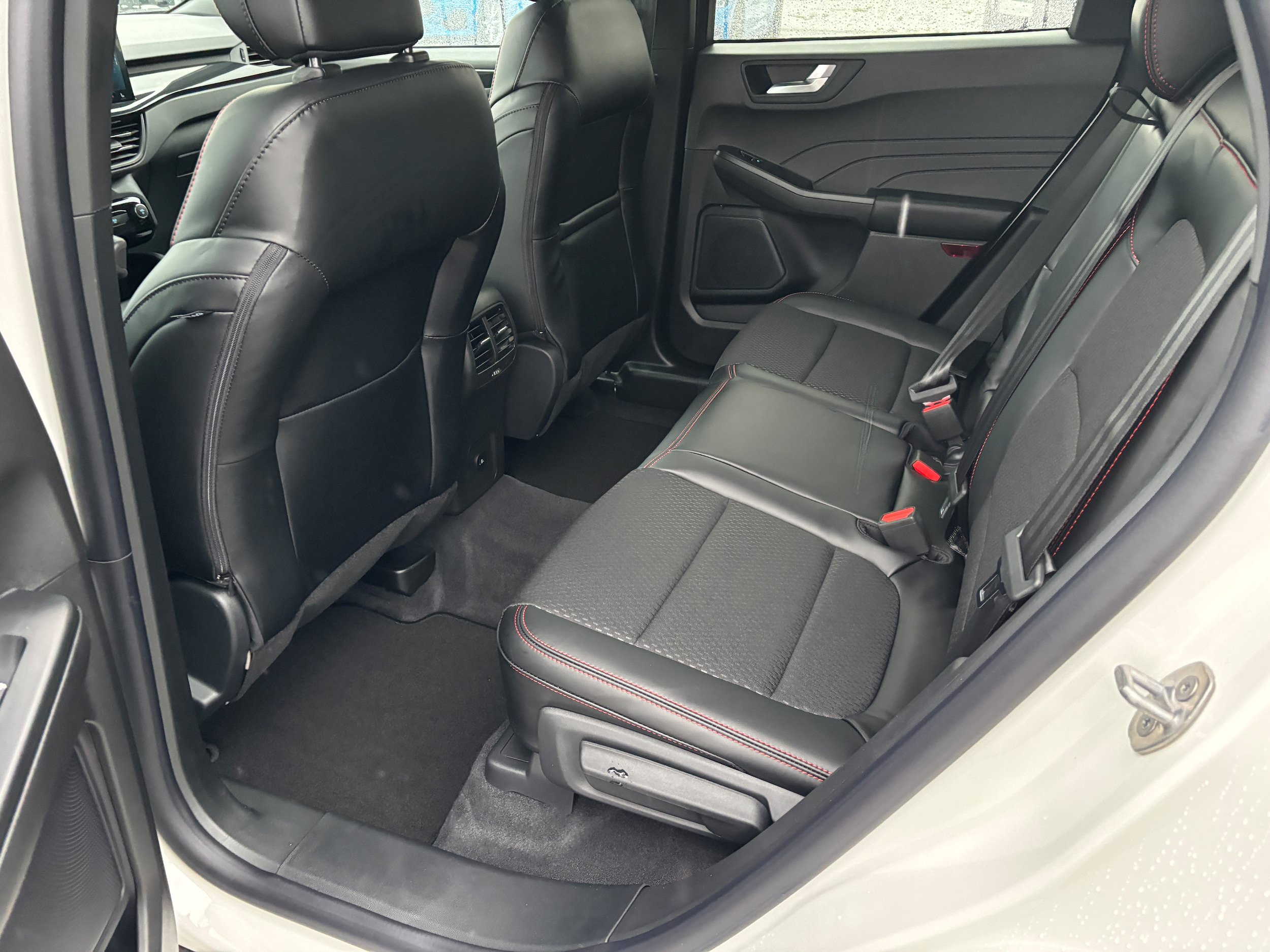 New 2026 Ford Escape ST-Line w/ Tech Pack #1 AWD/4WD image 9