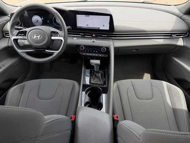 Used 2025 Hyundai Elantra SEL image 10