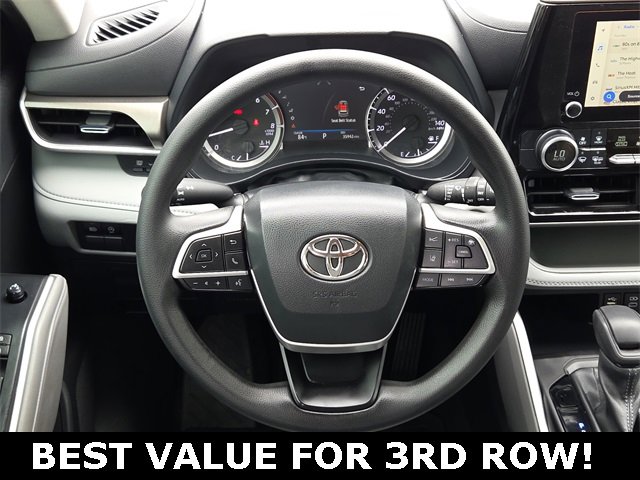 Used 2023 Toyota Highlander L image 13