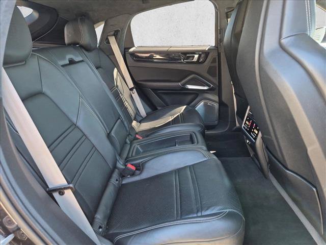 Used 2022 Porsche Cayenne Turbo AWD/4WD image 21
