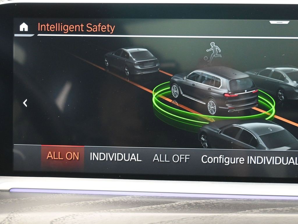 Used 2022 BMW X7 xDrive40i w/ Premium Package image 16