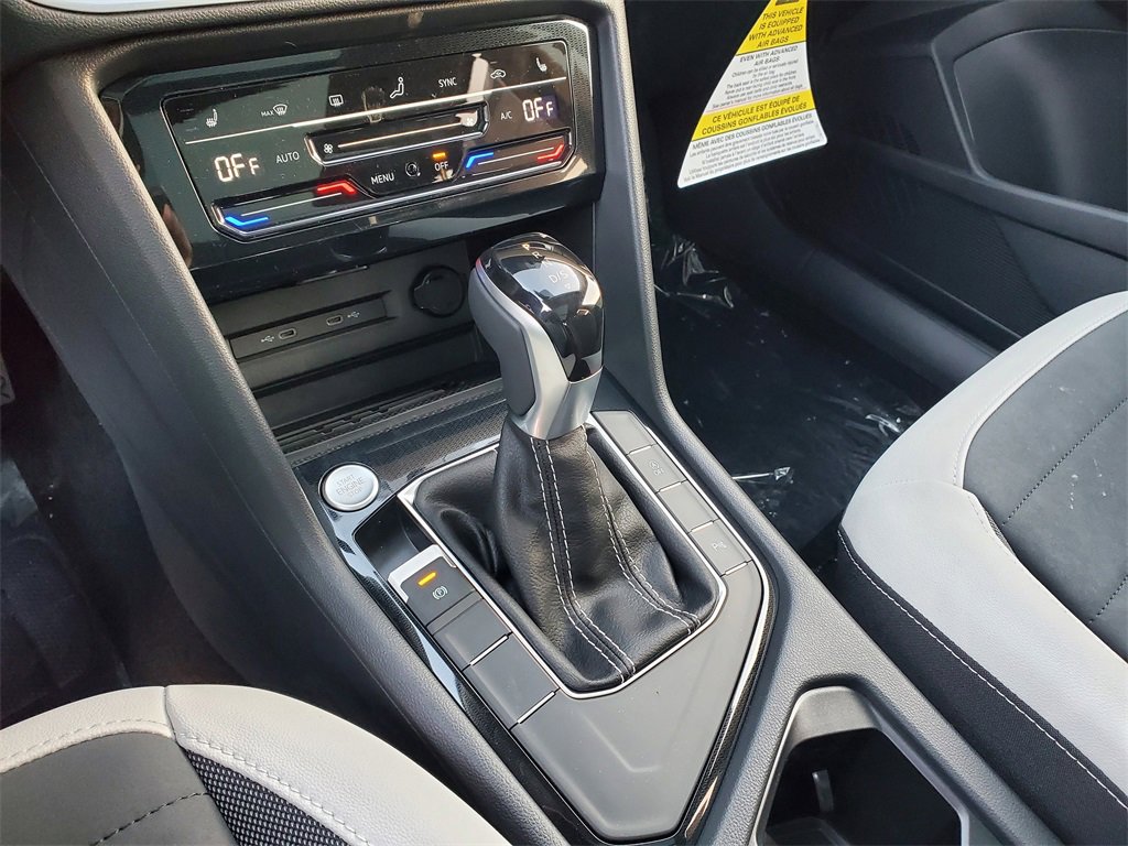 New 2025 Volkswagen Taos SE image 10