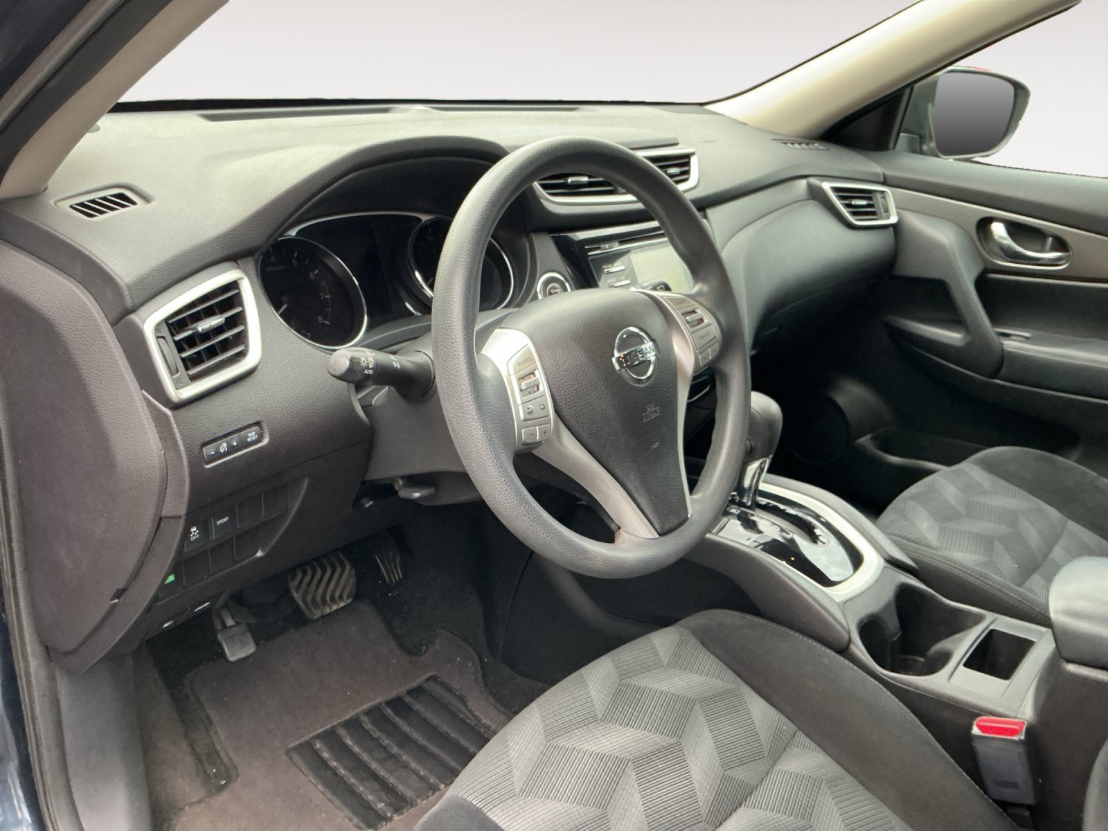 Used 2015 Nissan Rogue SV w/ SV Family Package FWD image 10