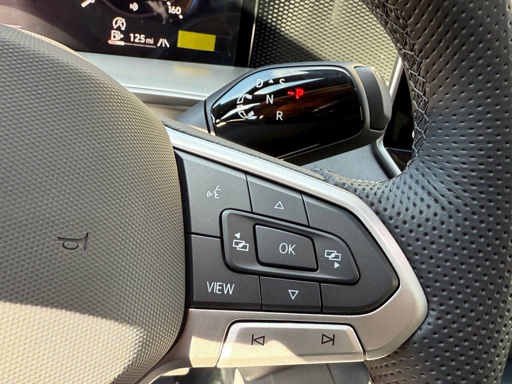 New 2025 Volkswagen Tiguan SE R-Line image 13