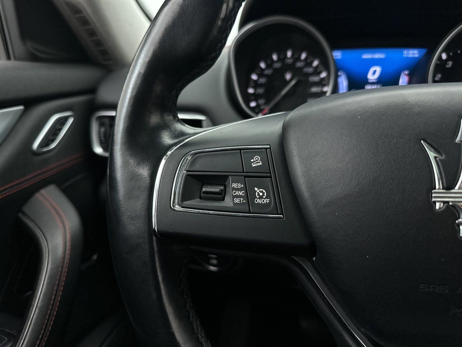 Used 2018 Maserati Levante GranLusso AWD/4WD image 25