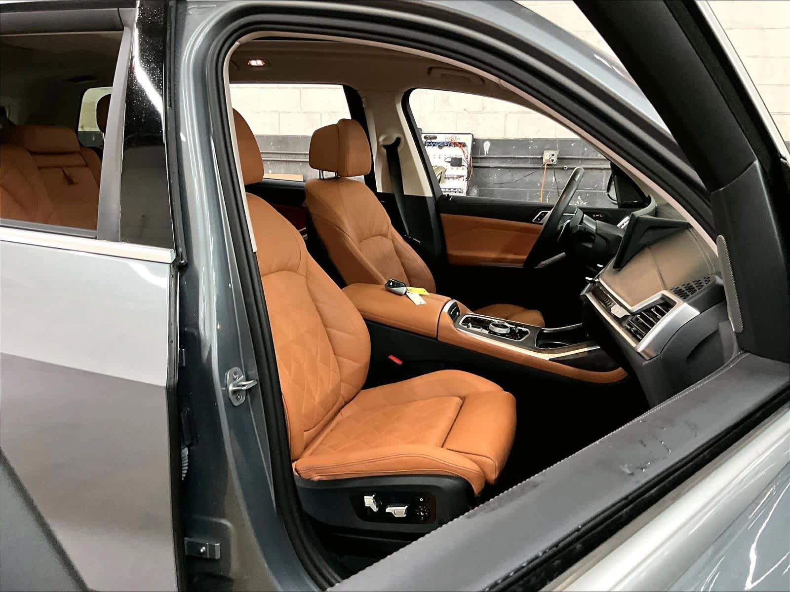 Certified 2024 BMW X7 xDrive40i w/ Premium Package image 9