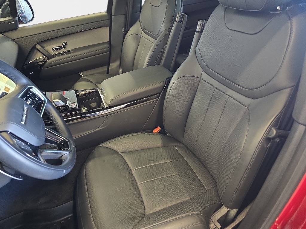 Certified 2025 Land Rover Range Rover Sport SE AWD/4WD image 18