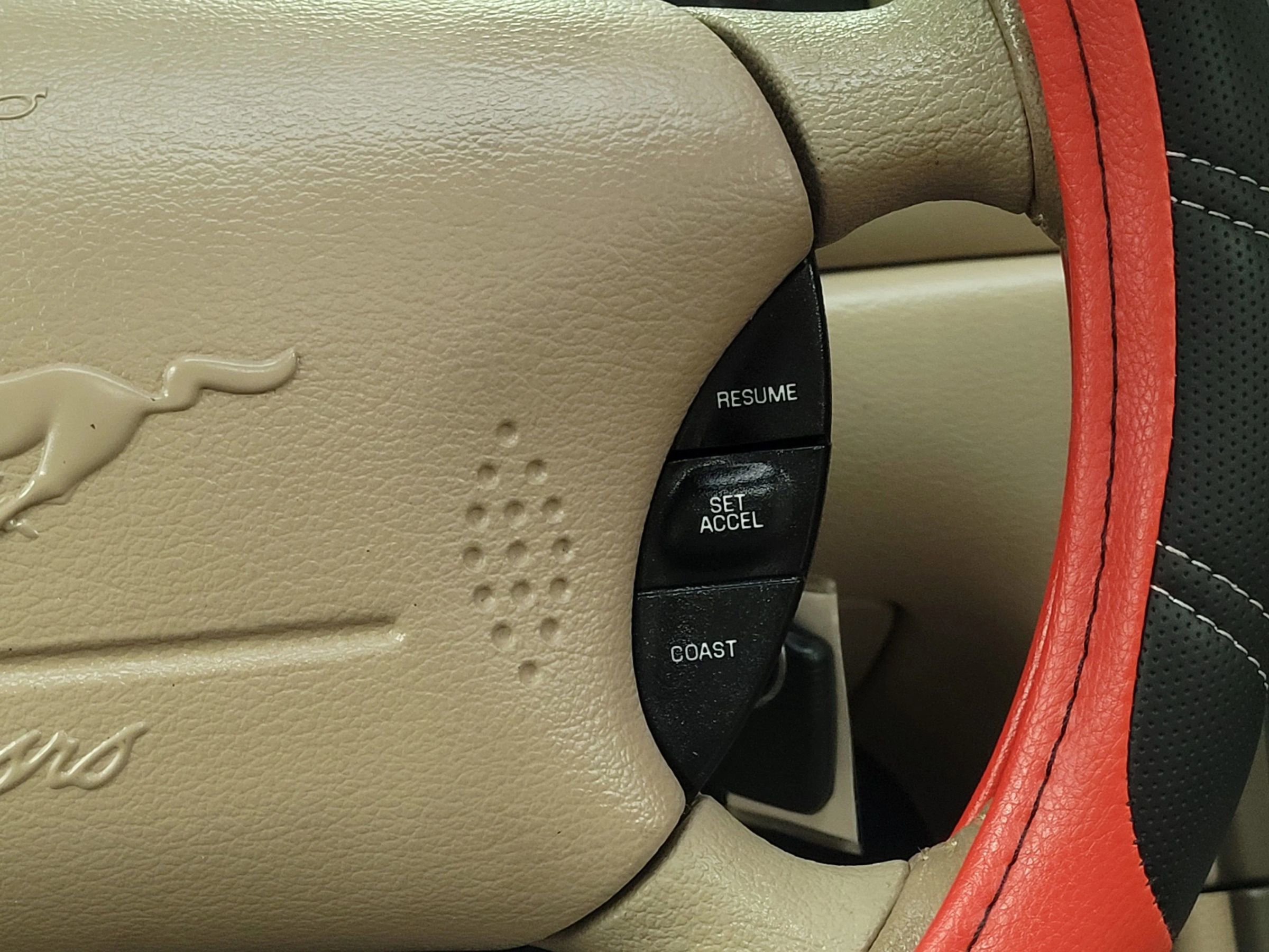 Used 2004 Ford Mustang Deluxe Convertible 2D image 32