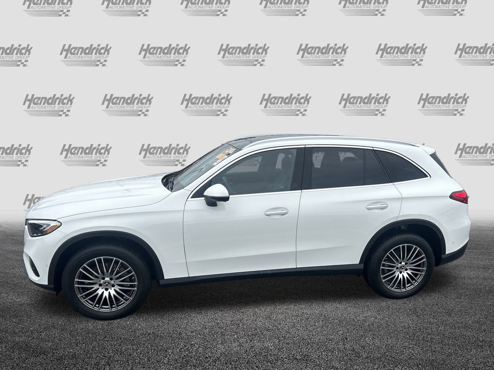 Used 2025 Mercedes-Benz GLC 300 4MATIC w/ Driver Assistance Package image 7