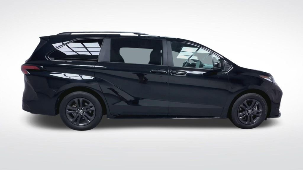 Certified 2025 Toyota Sienna XSE w/ XSE Plus Package AWD/4WD image 10
