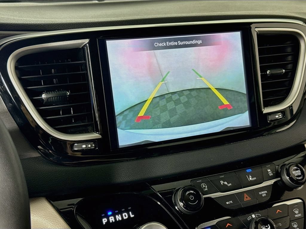 Used 2024 Chrysler Pacifica Touring-L FWD image 13
