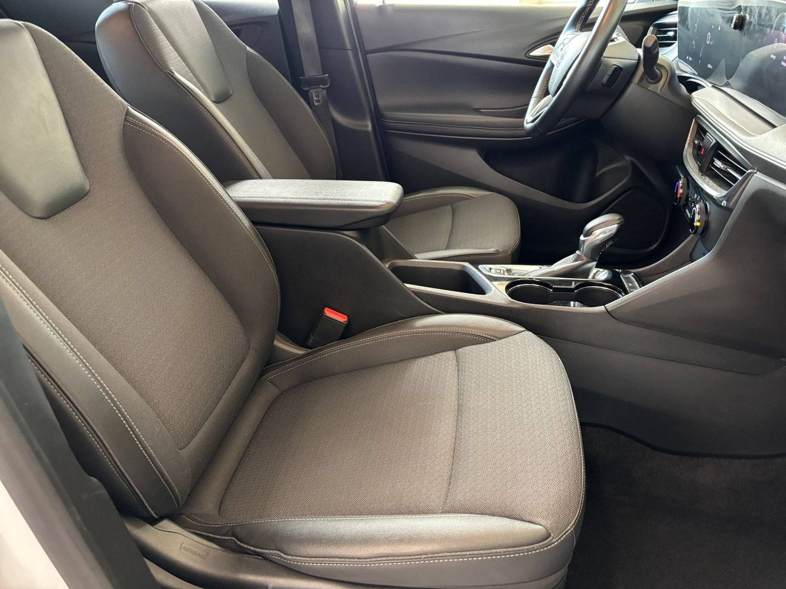 Used 2025 Buick Encore GX Preferred FWD image 36