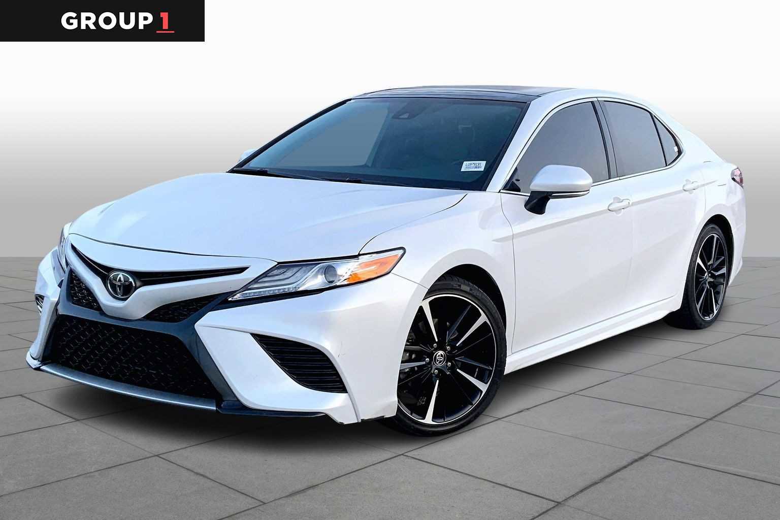 Used 2020 Toyota Camry XSE image 1