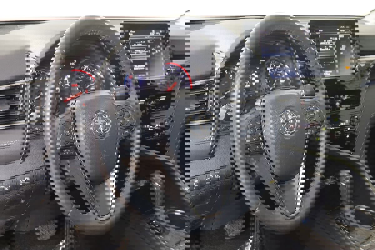 Used 2021 Toyota Camry XSE FWD image 6