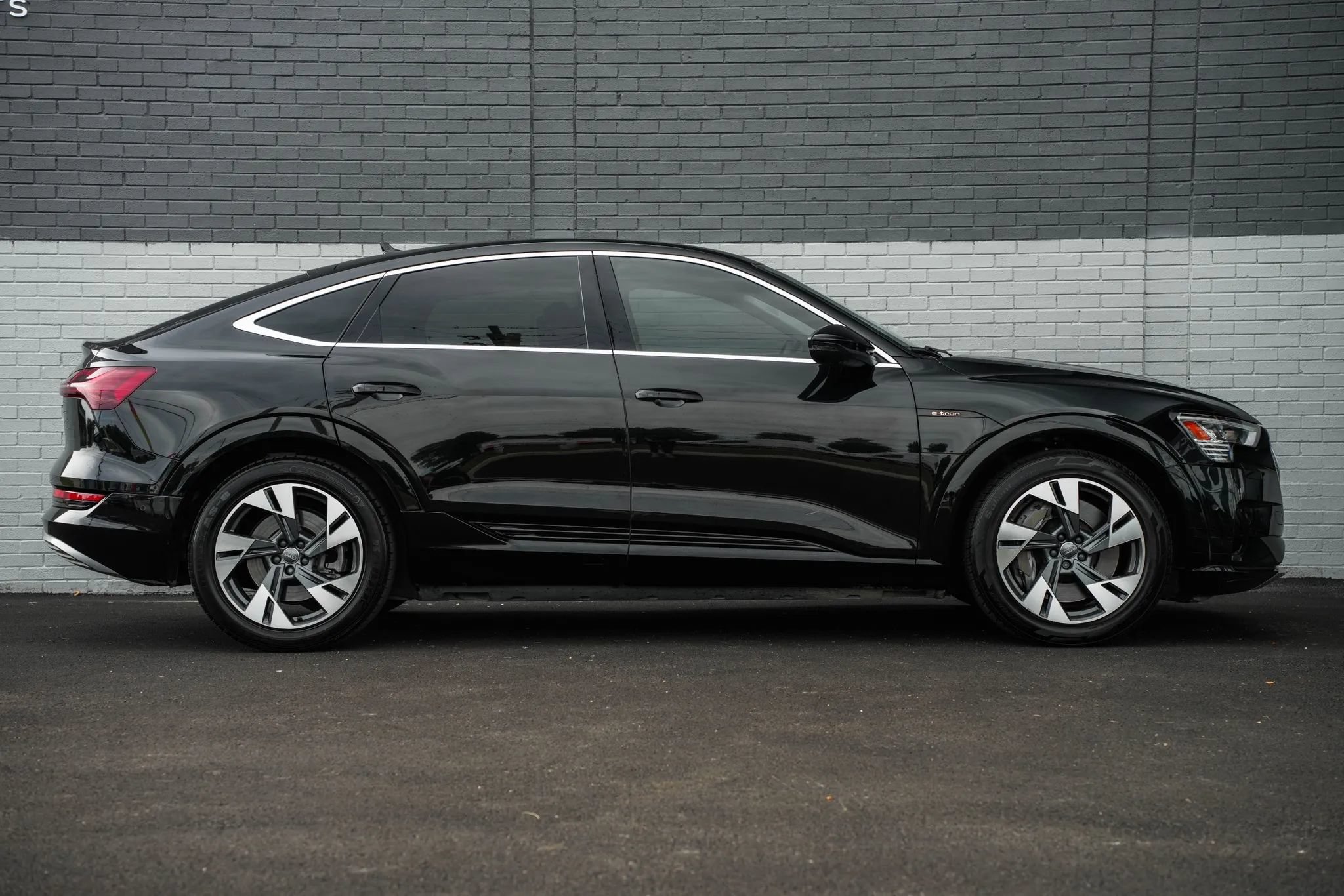 Used 2020 Audi e-tron Premium Plus AWD/4WD image 4