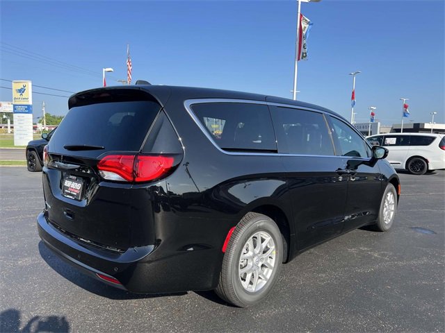 New 2025 Chrysler Voyager LX image 8