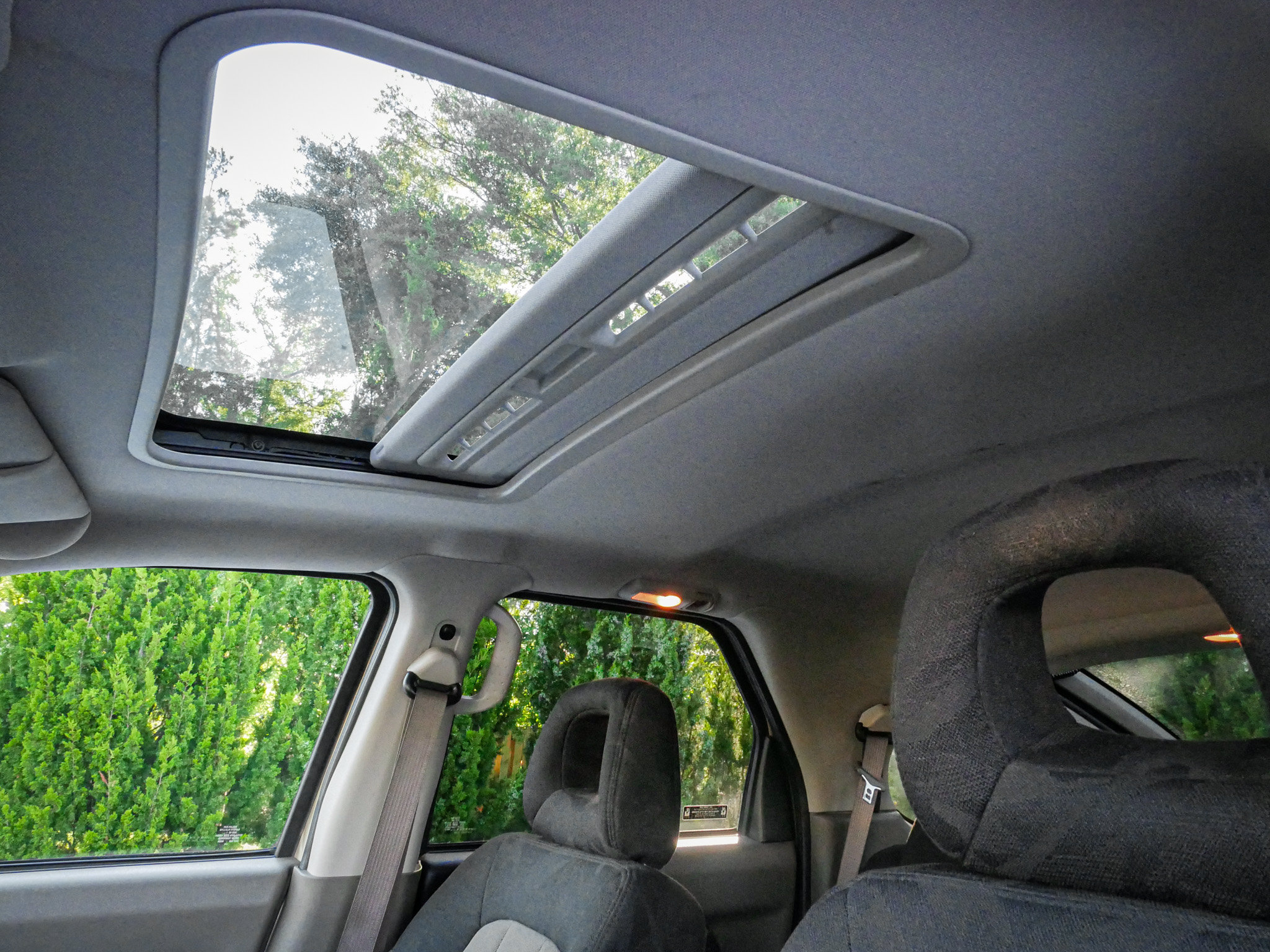 Used 2002 Pontiac Aztek 2WD image 26