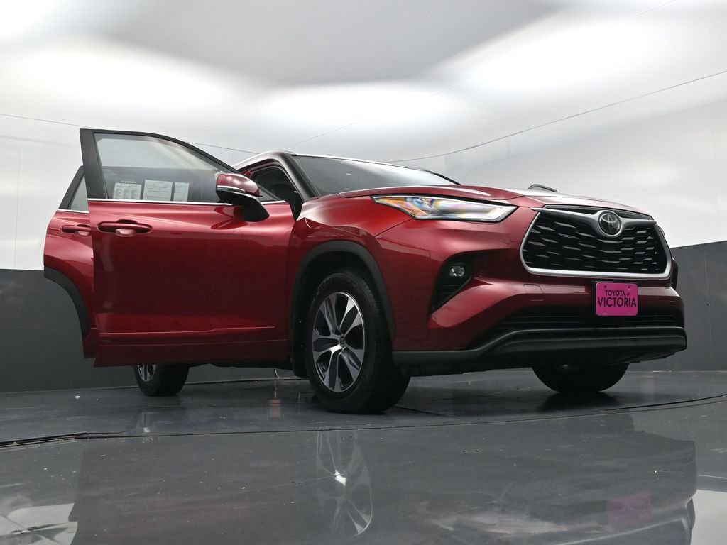 Used 2023 Toyota Highlander XLE image 25