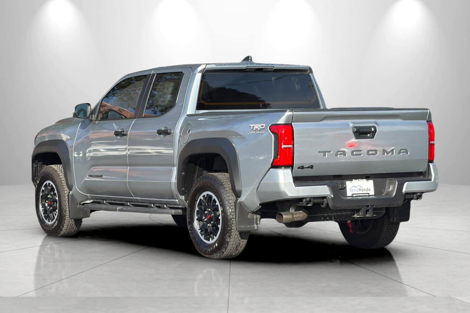 Used 2025 Toyota Tacoma TRD Off-Road AWD/4WD image 5