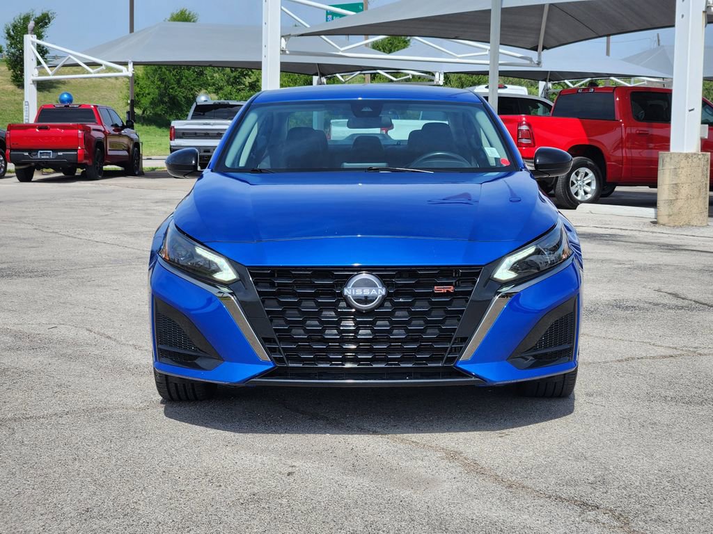 Used 2025 Nissan Altima 2.5 SR image 2
