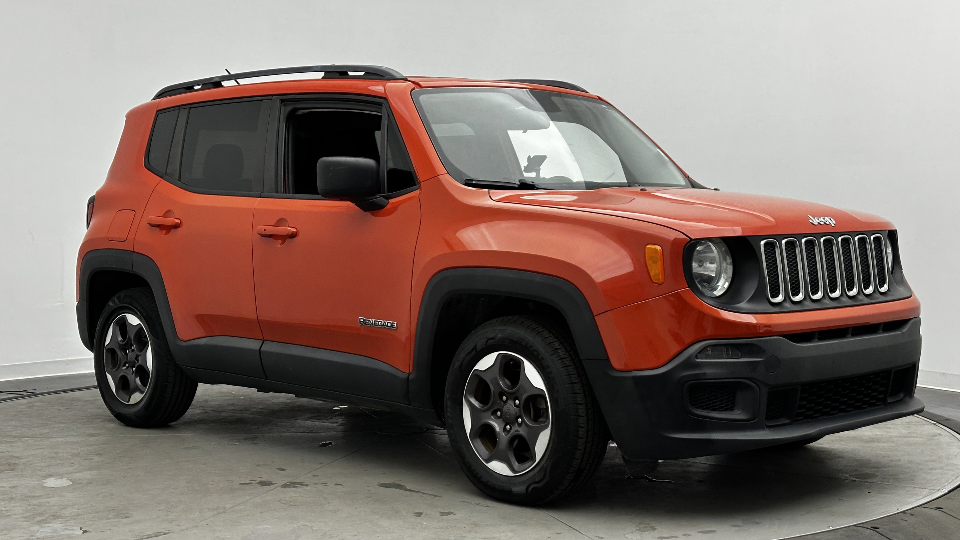 Used 2016 Jeep Renegade Sport w/ Power & Air Group image 3