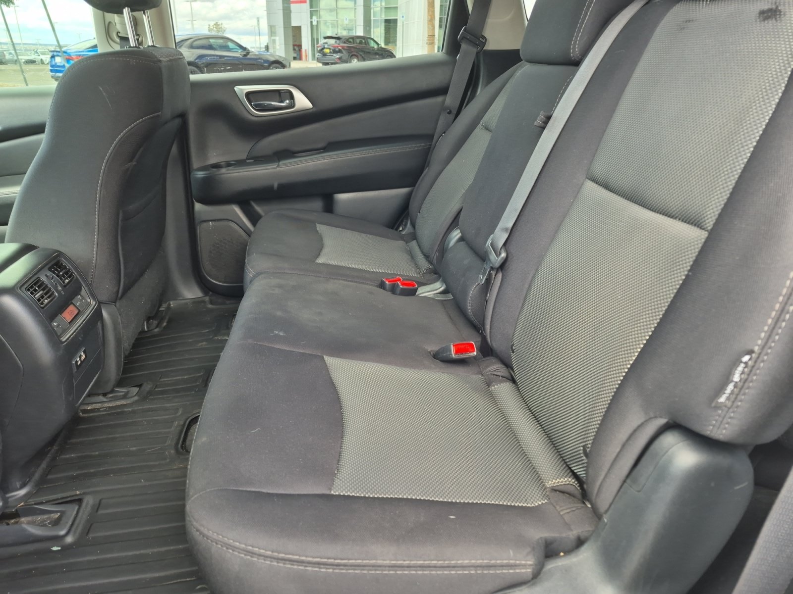 Used 2020 Nissan Pathfinder S FWD image 20