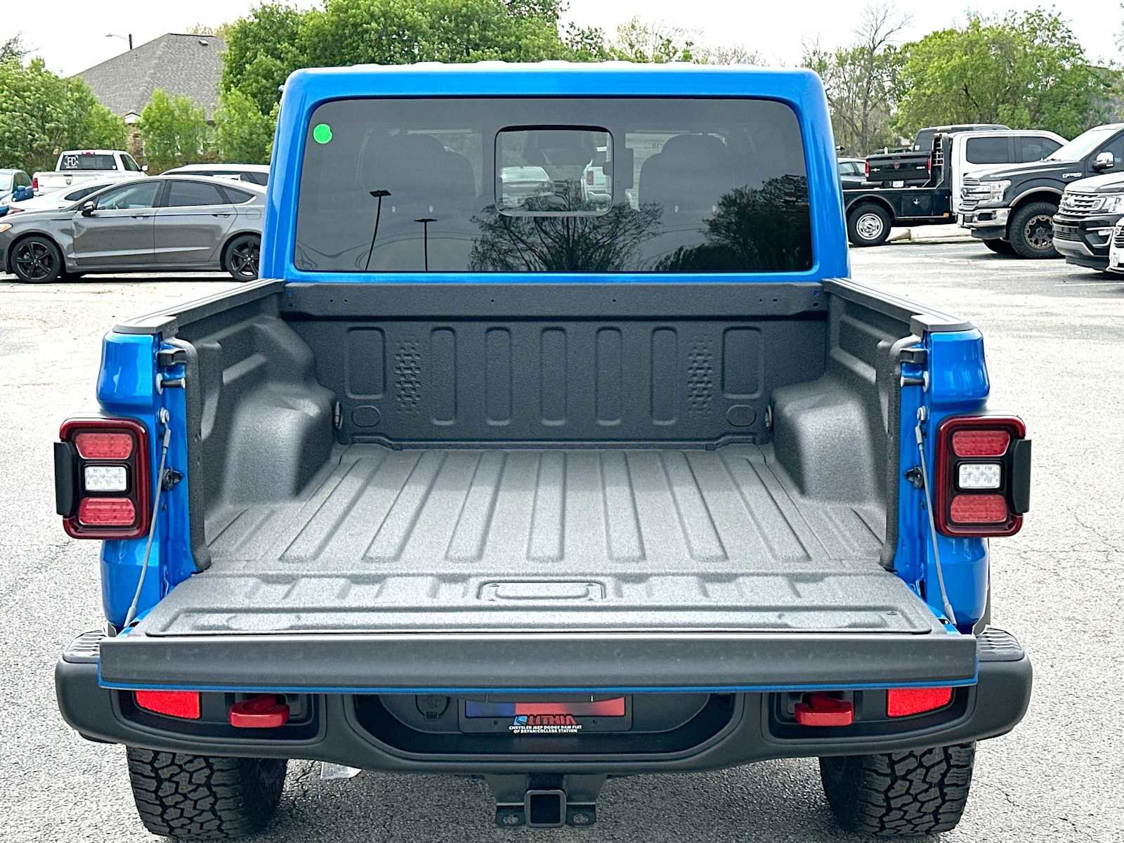 New 2026 Jeep Gladiator Rubicon w/ Steel Power Dome Hood Package AWD/4WD image 28