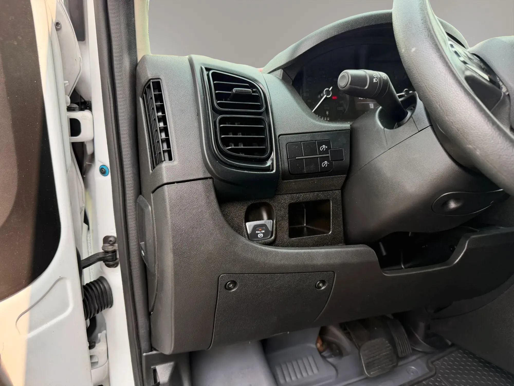 Used 2023 RAM ProMaster 2500 FWD image 12