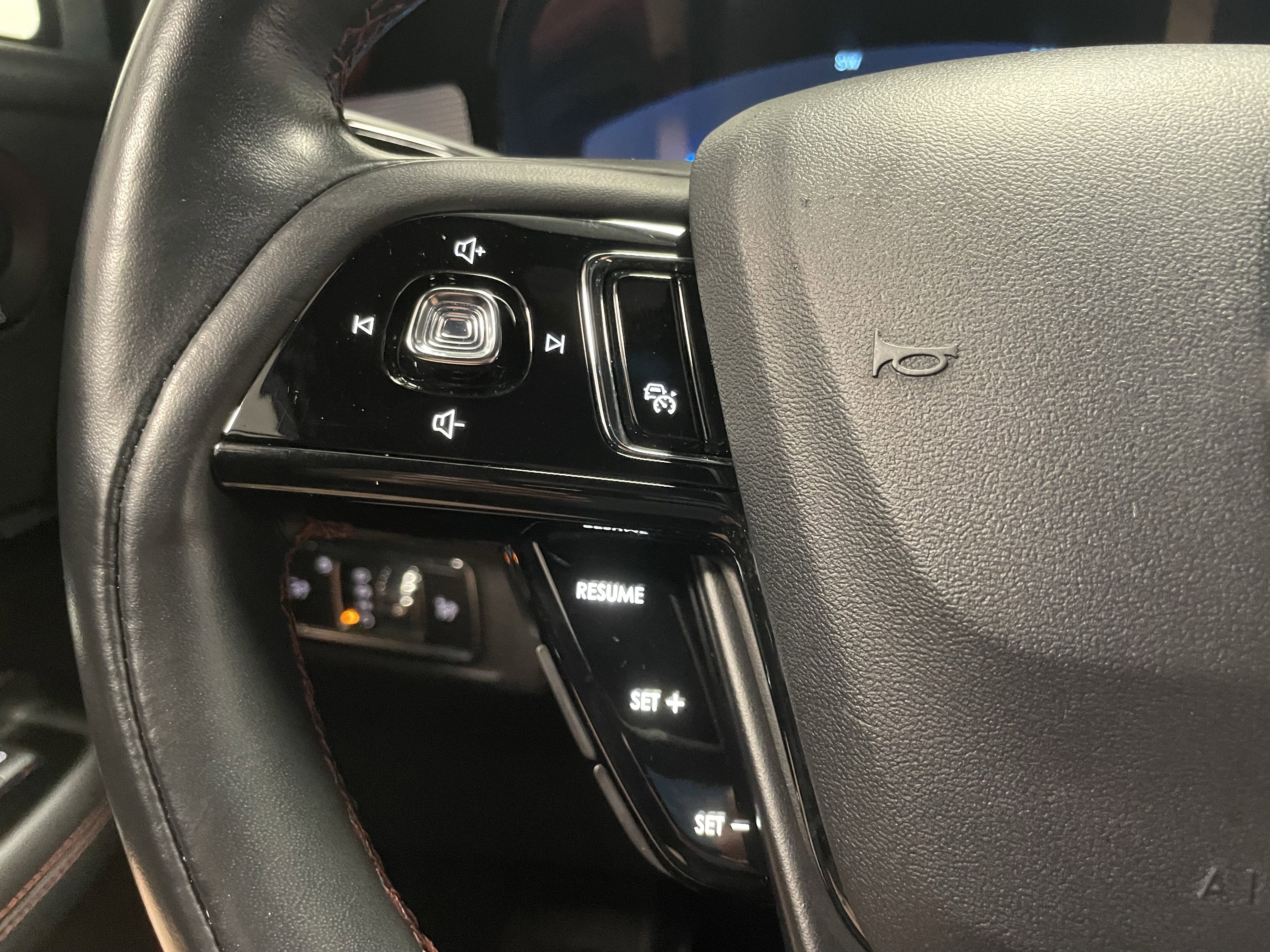 Used 2023 Lincoln Corsair Reserve w/ Equipment Group 202A image 18