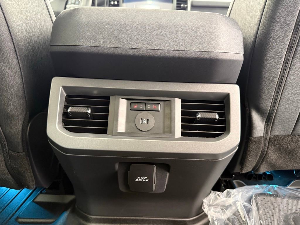 New 2026 Ford F250 Lariat w/ Black Appearance Package image 25